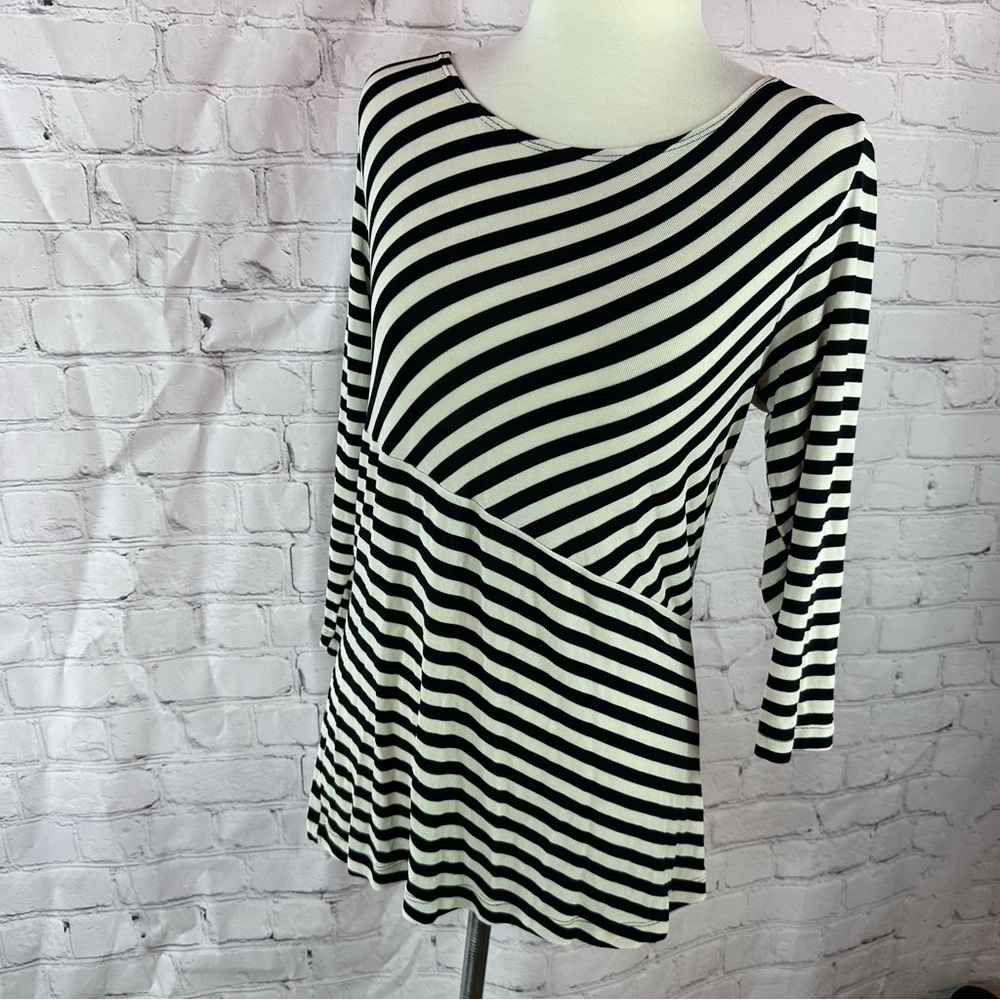 Chico's travelers sz 1 womens M Black Cream Striped Top asymmetric stripes